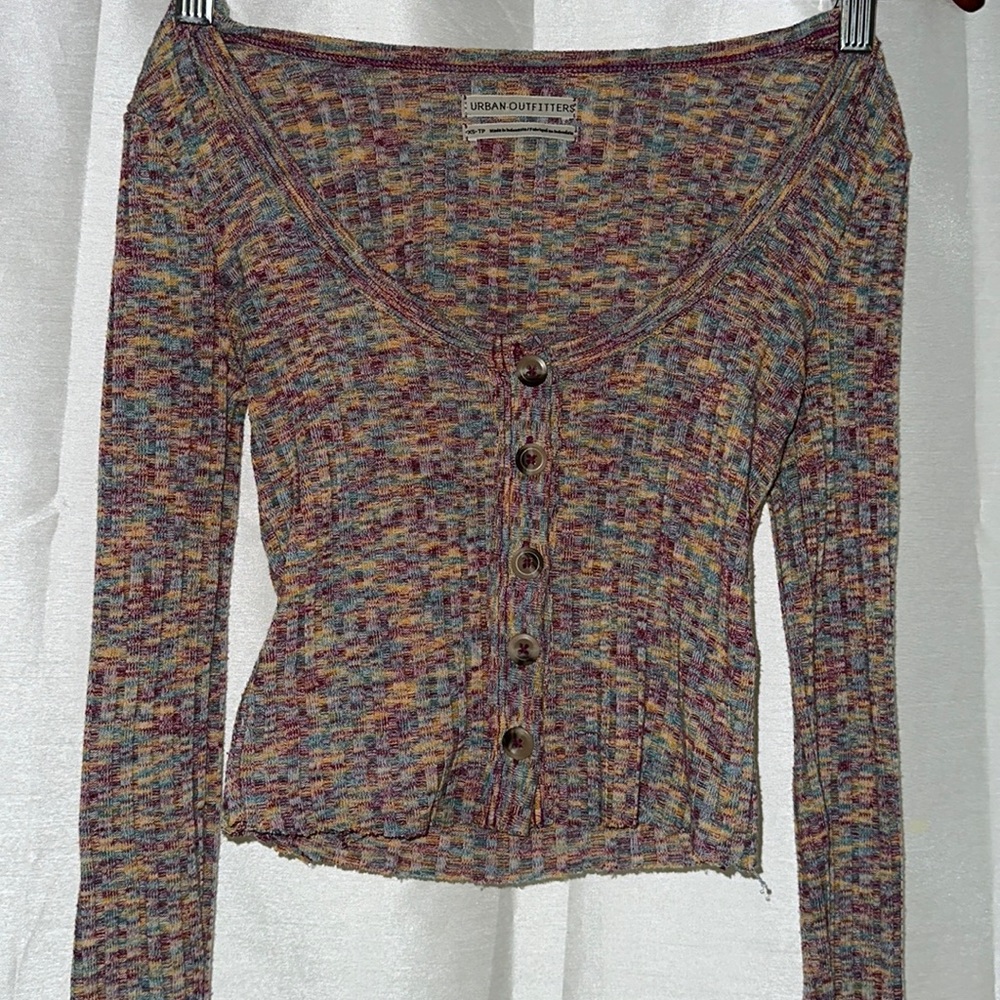 UO Long Sleeve Buttoned Crop Top